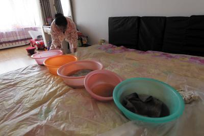 盂县楼上漏水，住户失联，小区没物管，业主维权难！律师来支招……